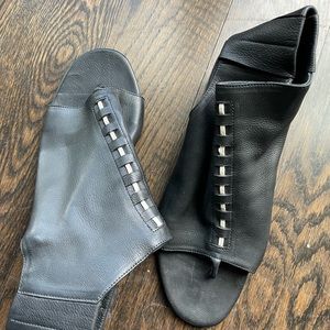 Black thong sandals with a heel.